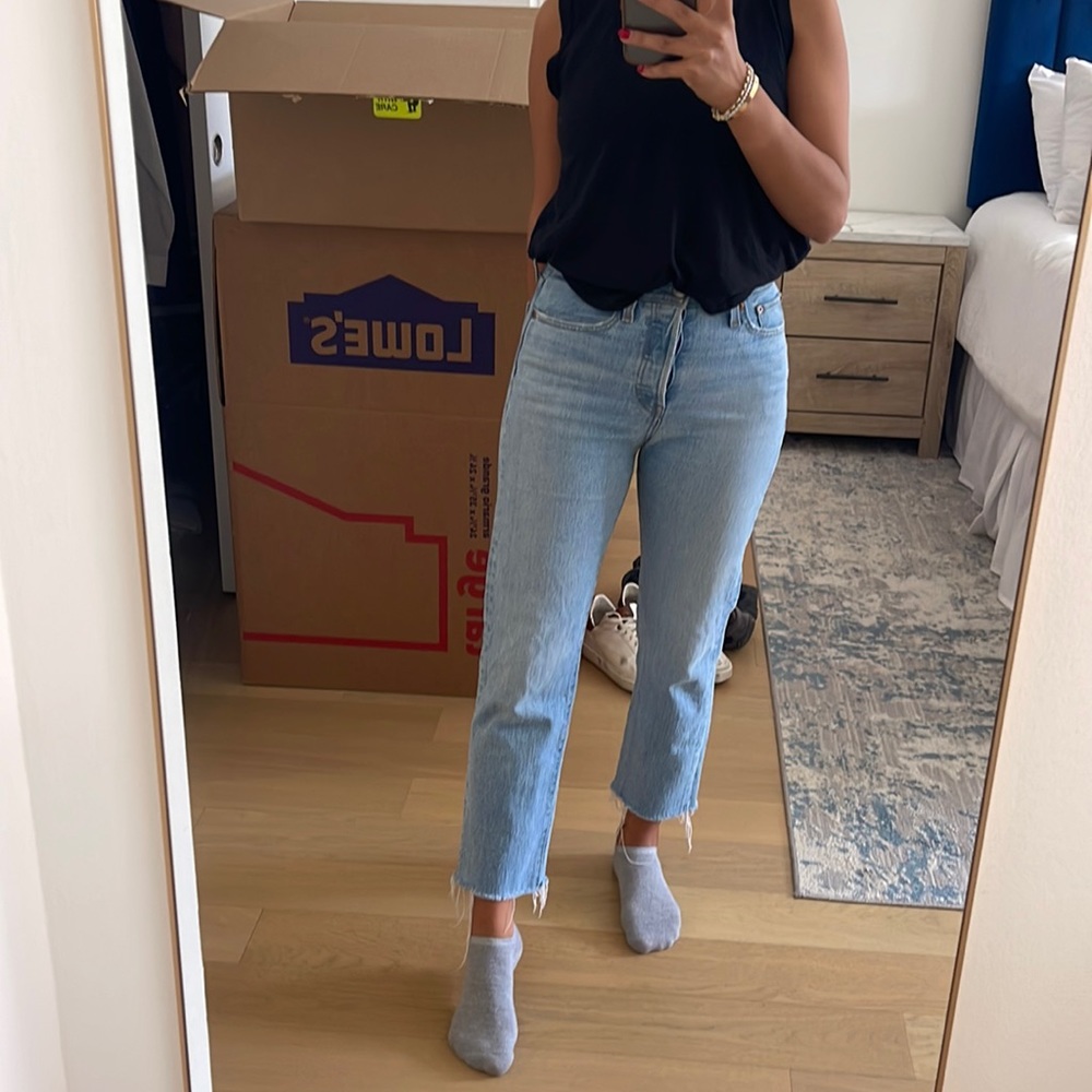 Levi’s denim jeans size 26 wedge straight fit.